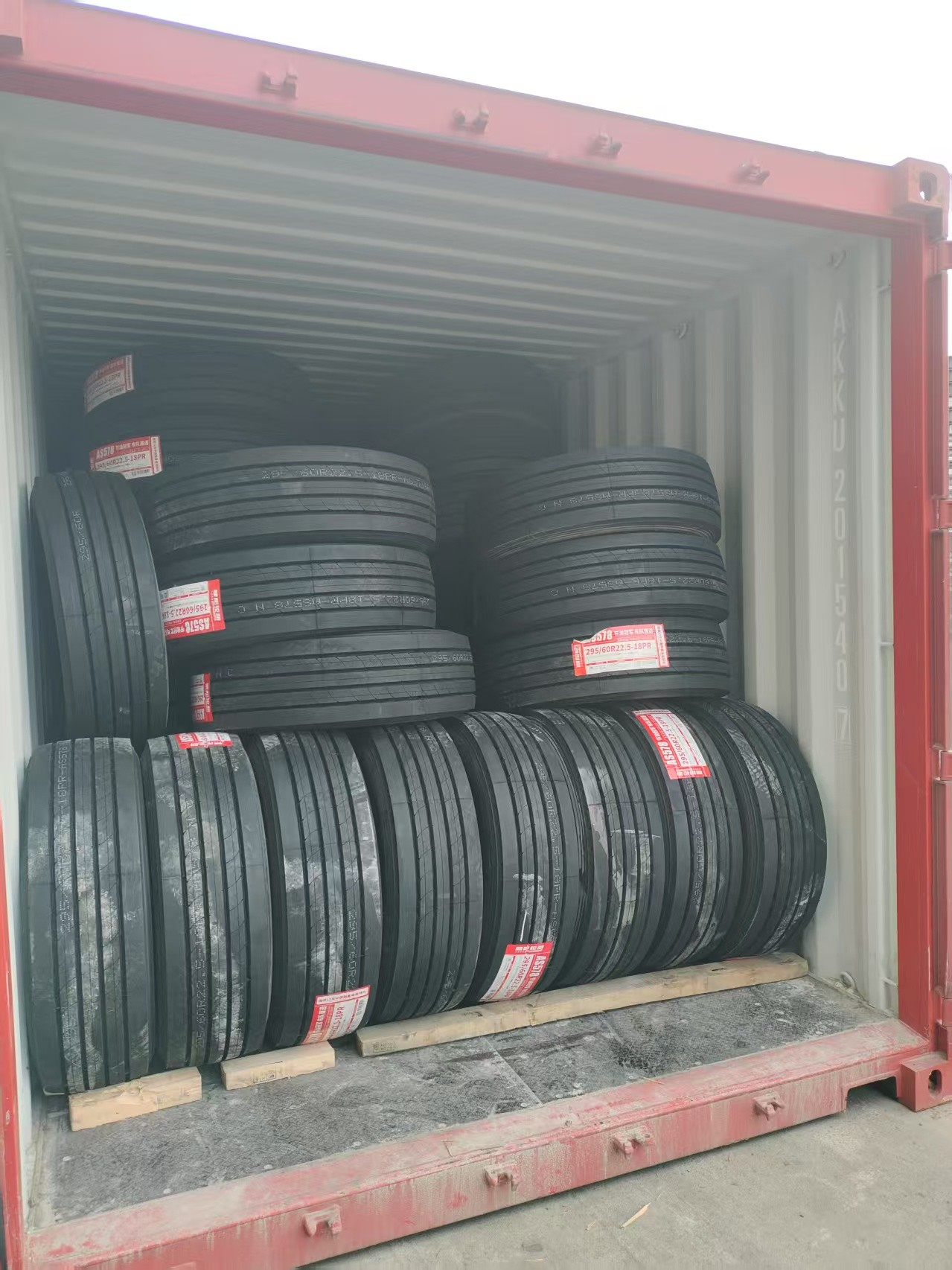 último caso de la compañía sobre Los neumáticos premium de la marca Chaoyang 295/60R22,5 para el transporte de medianas o largas distancias en carreteras con exportación a Europa