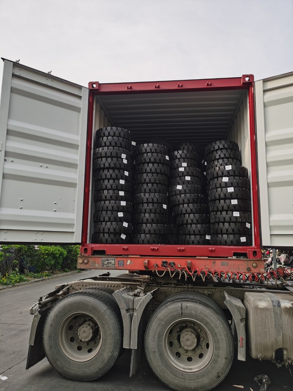 último caso de la compañía sobre Autolaker apoya el mantenimiento post-mercado de MHE en la industria alimentaria con neumáticos sólidos y neumáticos para carretillas elevadoras de alta calidad