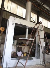 Máquina resistente de la prensa del neumático de la carretilla elevadora de 400 toneladas para el cargamento/la descarga del neumático sólido