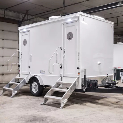 Trailer de baño móvil portátil asequible al aire libre Baño de baño público con concesión
