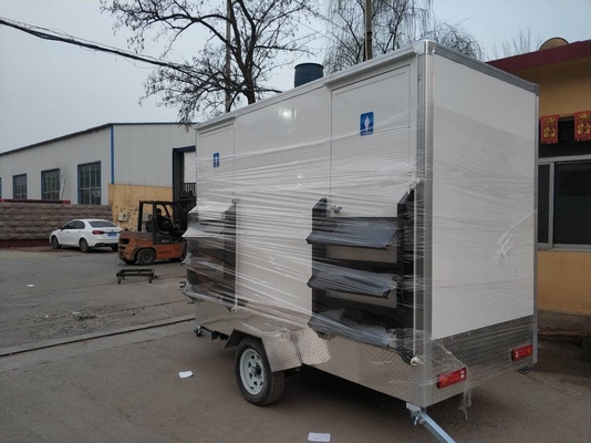 Dos puestos de servicio para la carretera Buena instalación Toilet personalizado Toilet móvil de remolque Toilet de ducha Disponible en venta