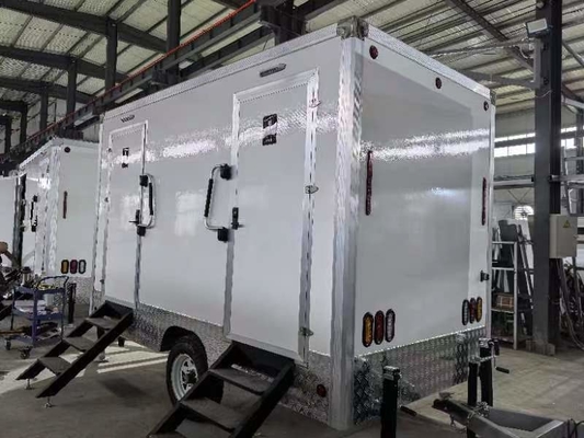 Trailer de baño de lujo personalizado de LAKER 2 estaciones Trailer de baño portátil