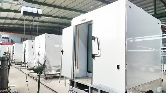 Trailer de baño de lujo personalizado de LAKER 2 estaciones Trailer de baño portátil