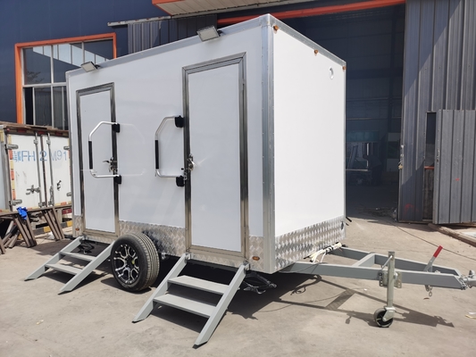 Trailer de baño de lujo personalizado de LAKER 2 estaciones Trailer de baño portátil
