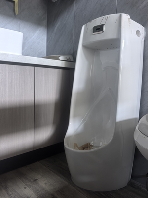 Trailers de baño de ducha portátiles de 3 estaciones móviles al aire libre