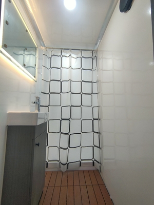 Fabricante de remolques móviles de inodoros de lujo Restos portátiles de 2 inodoros Remolque personalizado de inodoros