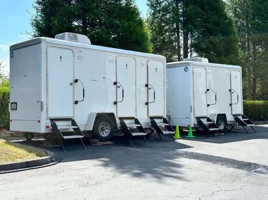 Trailers de baño de ducha portátiles de 3 estaciones móviles al aire libre