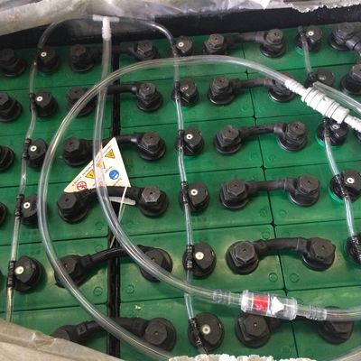 Sistema automático de riego y reabastecimiento de baterías de carretillas elevadoras rápidas