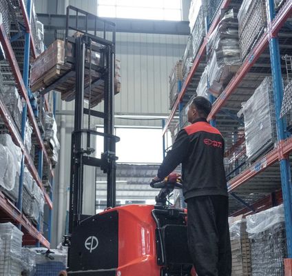 Apilador Contrabalanceado de 2.0 Toneladas con Tracción Eléctrica EP Tech 2.0 con Batería de Litio Opcional, Altura de Elevación 3000mm