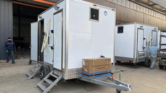 Dos puestos de servicio para la carretera Buena instalación Toilet personalizado Toilet móvil de remolque Toilet de ducha Disponible en venta